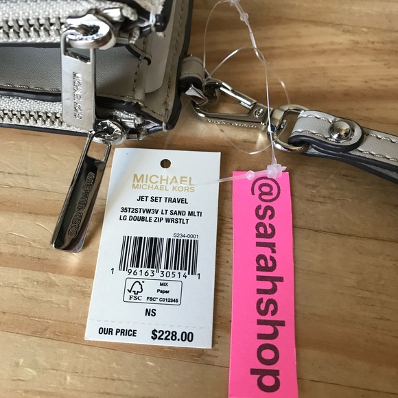 Michael Kors wallet🎈🎈 - Picture 4 of 7